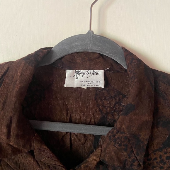 Animal Cropped Button Down - Picture 2 of 3